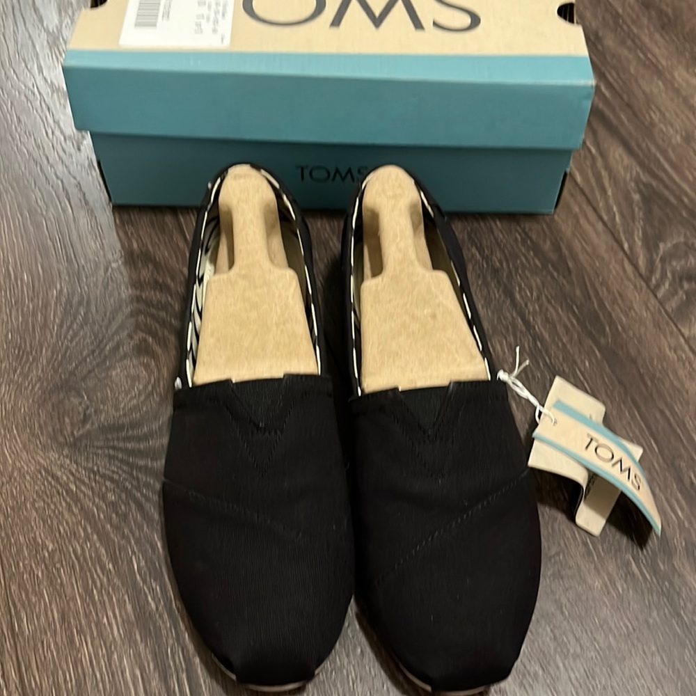 Toms Classic Black Alpargata Slip-On Cavas Shoes. New With Tags. Size 9 Wide.